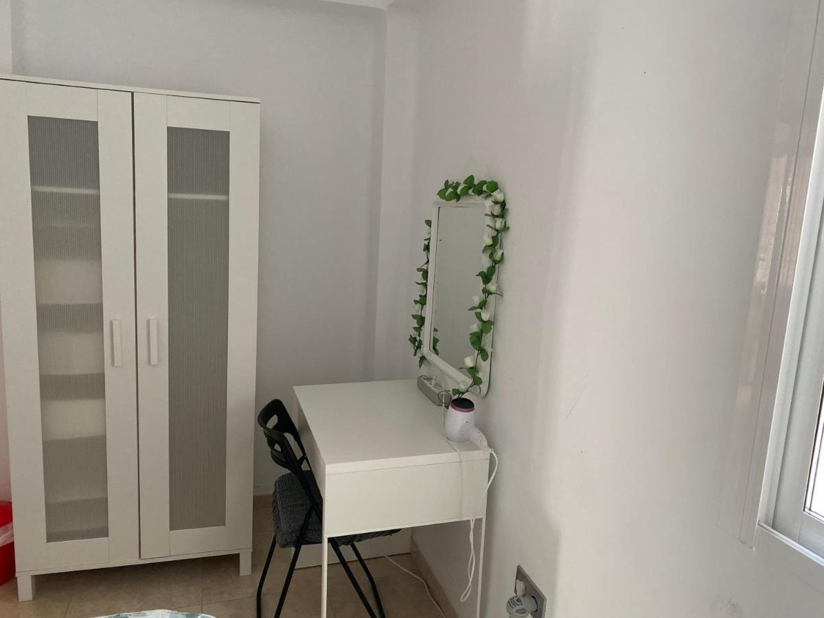 Malaga Centro Habitaciones Privada En Apartamento Compartidos Kültér fotó